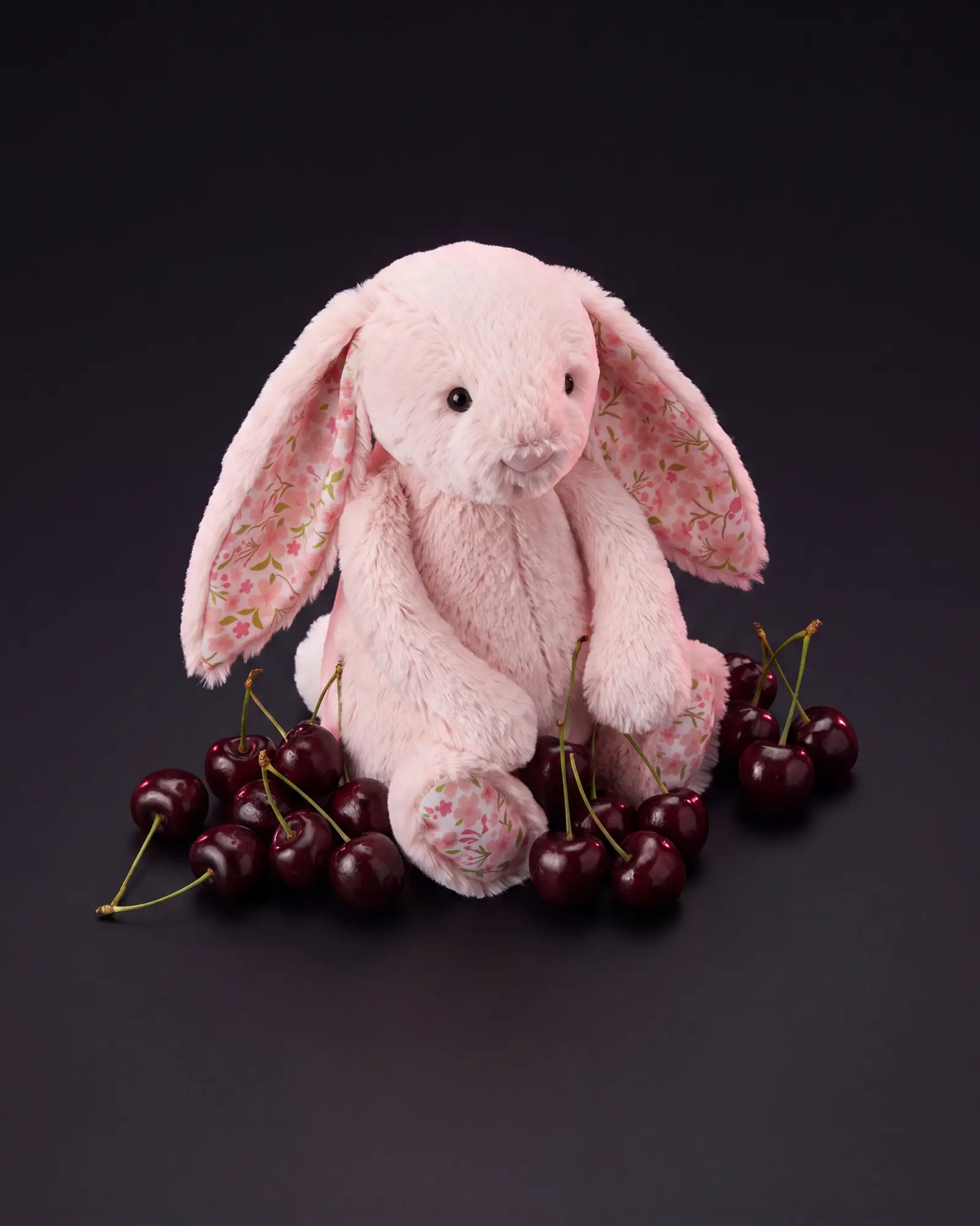 碎花馬卡龍粉兔 Cherry，第二張角度。